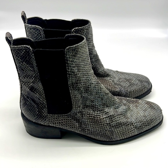 Kenneth Cole Reaction - Chelsea Salt Snakeskin Pull On Ankle Boot Size 10 - Picture 1 of 14